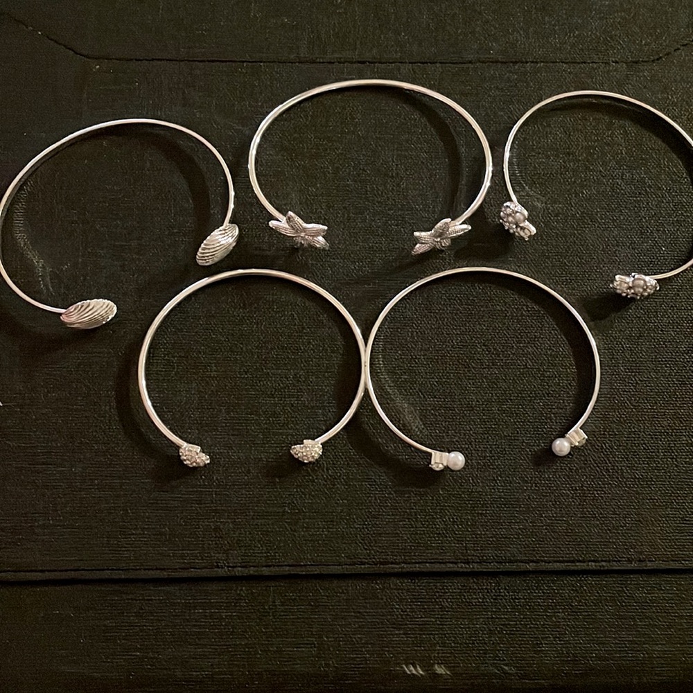 Tommy Bahama bracelet set
